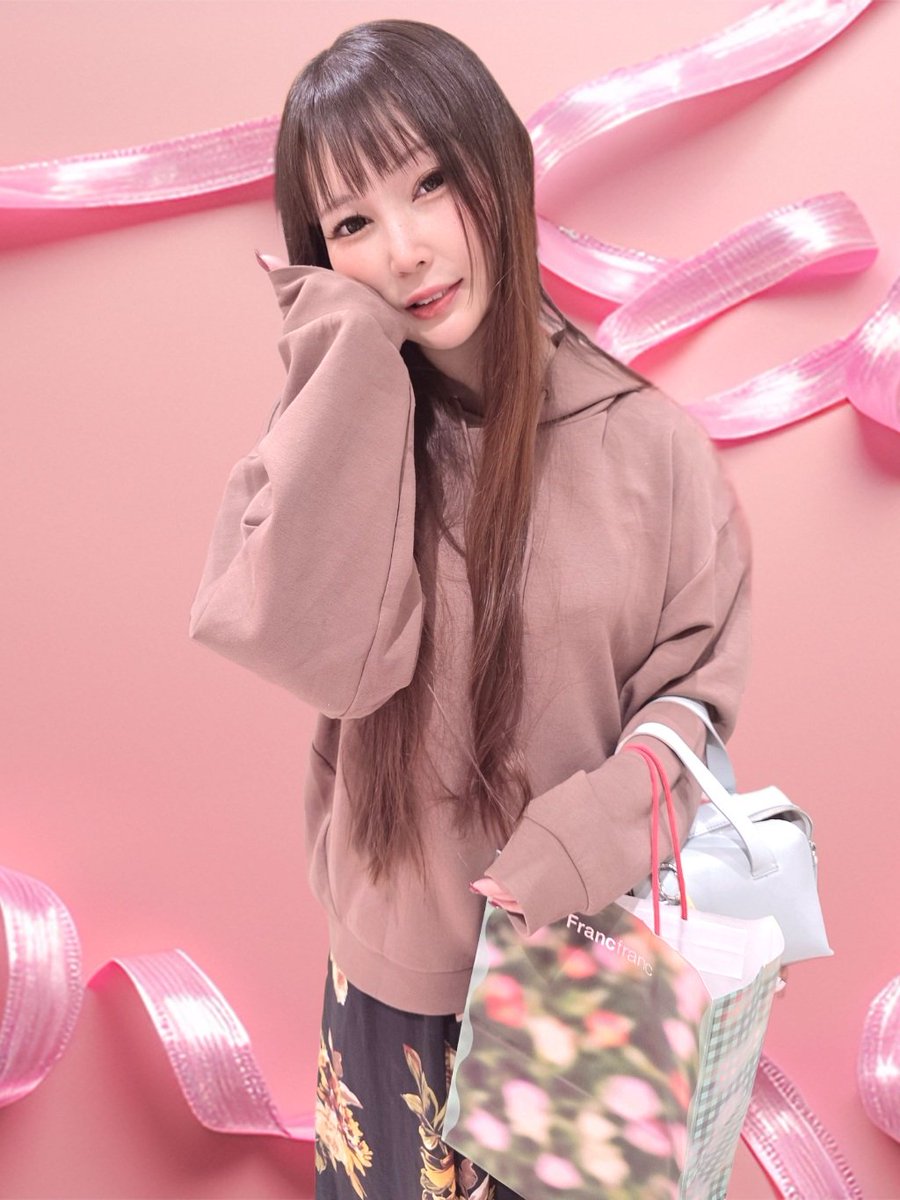 kinoppi0304's tweet image. 2連戦2日目✨✨
昨日に続いて連続来店の #yuuki✨ちゃんに会いに #プレイランドキャッスル上社店 さんへ🚃𓈒 𓏸𓈒𓂂𓈒 𓂃♡

今日は朝一から狙ってた台番のゴッドイーターで勝負開始🔥
投資4本で上位いっていいもん見れた😆✨