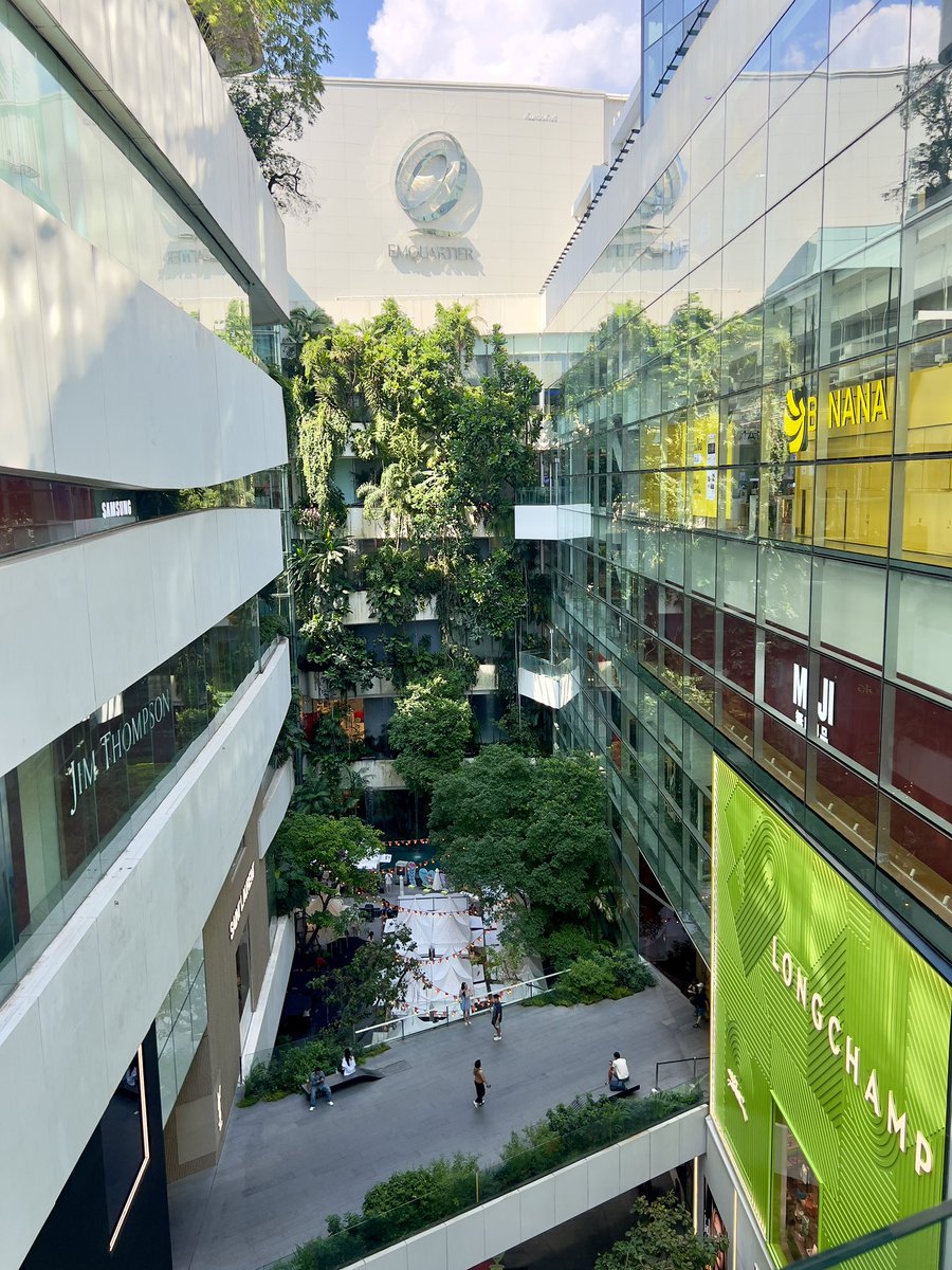 surasit_ton's tweet photo. ย่านห้าง #3Em #EMDISTRICT
#Emporium (เอ็มโพเรี่ยม) 🛍️
#EMQUARTIER (เอ็มควอเทียร์)
#EMSPHERE (เอ็มสเฟียร์) 🚝
#surasit_ton 1•3•2026 🤩 https://t.co/Msz0gzIl5H