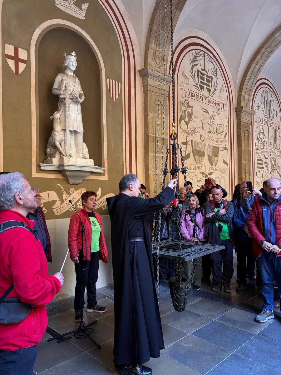 Diumenge passat <a href="/rdexcursionisme/">S.E. Reus Deportiu</a> vam anar a la 57a Renovació de la Flama de la Llengua Catalana, organitzada per la S.E. <a href="/centredelectura/">Centre de Lectura</a> i <a href="/FEEC_cat/">FEEC</a>

<a href="/AbMontserrat/">Abadia de Montserrat</a>🕯️
<a href="/PNMontserrat/">PN Montserrat</a> 🚞
<a href="/ReusDeportiu/">Reus Deportiu</a> ⬛🟥
#sommuntanya 🏞️
#somcultura 📖

📸 J. Andreu, B. Cabré, C. Escoda