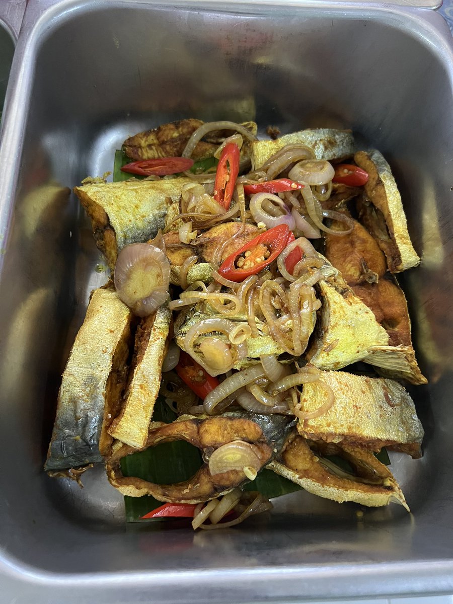 encikteruna87's tweet photo. Order Untuk Tengah Hari Ini
🌺Nasi Putih
🌺Sambal Tomeh Sotong
🌺Talang Goreng Cabai Bawang
🌺Pak Choy Thai Crispy Garlic Oyster Sauce
🌺Papaya
🌺Grape Juice
#daridapurbujang #cookwithpassion #pulaupangkor #perak #malaysia https://t.co/Ei6uVqoUmV
