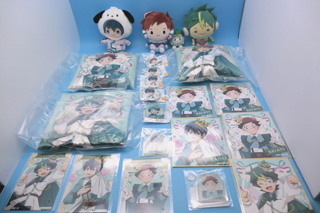 まるくじさんｷﾀｰ！ アクスタががが でも師匠のクッションと生きていけ