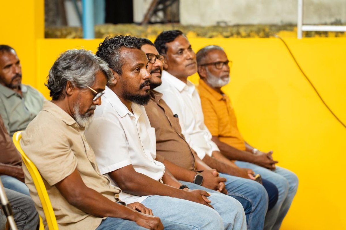 ތ.ކިނބިދޫ ކެންޕެއިން “ހޭވައްލާ ތައްޔާރު” ހަރުގެ ޖަލްސާގެ ތެރެއިން.

ލޯކަލް ކައުންސިލްތަކާއި އަންހެނުންގެ ތަރައްޤީއަށް މަސައްކަތްކުރާ ކޮމިޓީގެ އިންތިޚާބު 2026 

#HeyvallaThayyaaru
#GearUp
#LCE2026
#WDC2026
#VoteMDP