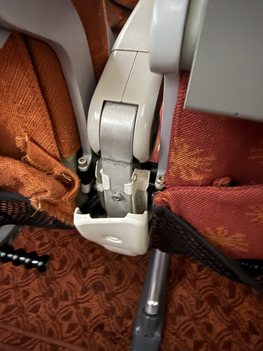 sandeepontwit's tweet photo. @neeleshmisra @airindia Air India Seats on 13 hours flight in 787 Dreamliner after paying INT 98000 https://t.co/C9lKhtRyWa