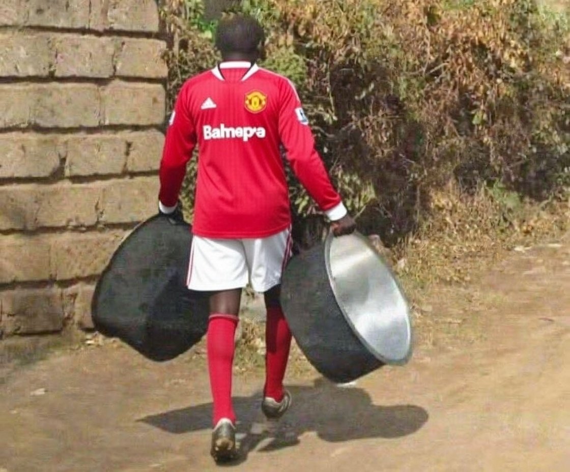 MoruBenjamin's tweet photo. Manchester united is playing today. Like my personal confident is now back after a long fine form ,ok let's go united 💪

+3 points awaits. https://t.co/02oAWBKJur