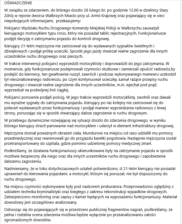 21-letni motocyklista zmarł w szpitalu po wypadku w czasie pościgu w Wałbrzychu. Do zdarzenia doszło wczoraj w dzielnicy Stary Zdrój. Sprawę bada prokuratura. Po sieci krążą nagrania z monitoringu ukazujące ostatnie sekundy pościgu. Policja dziś wydała oświadczenie.Treść poniżej.
