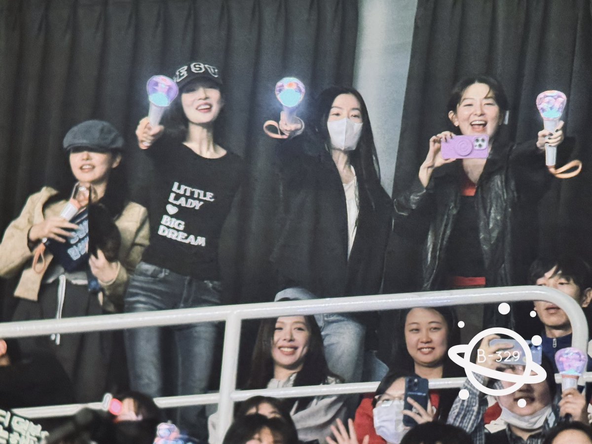 260301 💚💜🩷💛🩵
#RedVelvet #레드벨벳