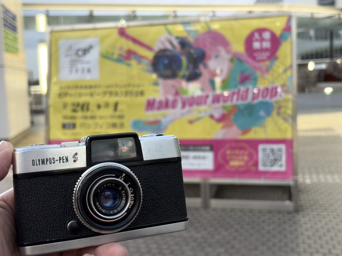 yrtk46870746's tweet photo. CP+にフィルムカメラ持ってきた�� https://t.co/POB9dA860W
