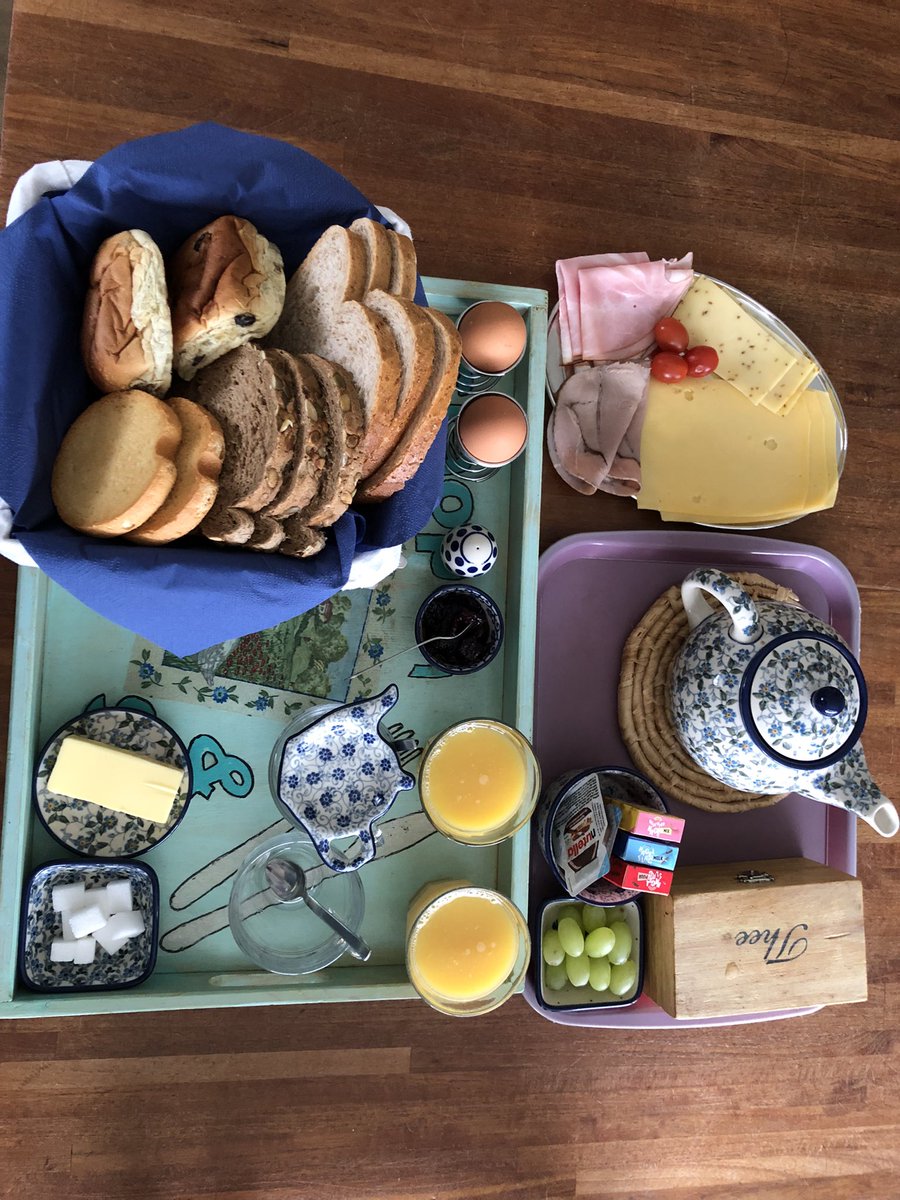 slaoperij's tweet photo. Vaste gasten ontbijt gebracht.
Hebben gisteren genoten van Orvelte vandaag familie bezoek. 

#bunzlaucastle 
#genieten 
#landelijk 
#blijvan https://t.co/xHLcxjocm6