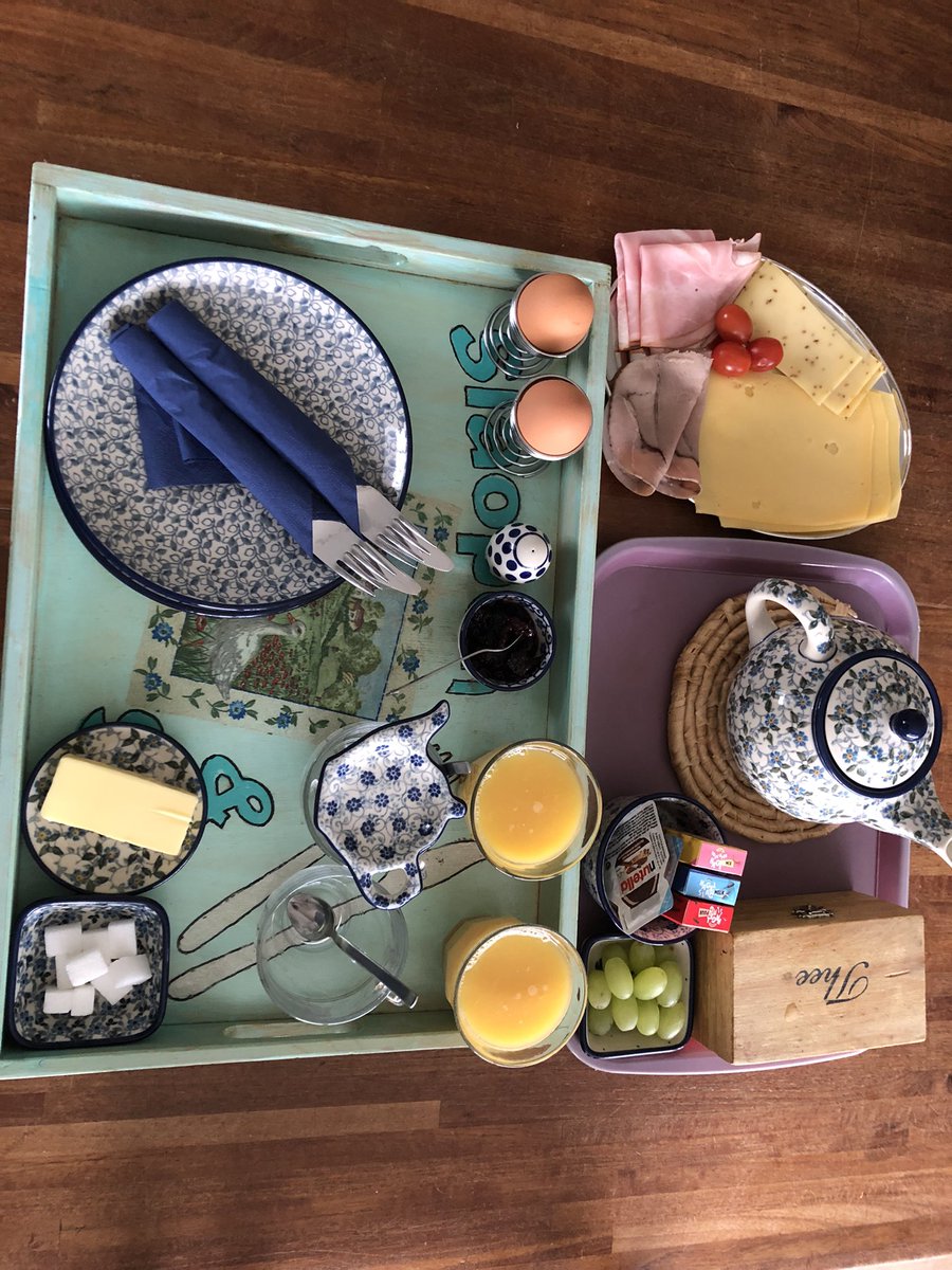 slaoperij's tweet photo. Vaste gasten ontbijt gebracht.
Hebben gisteren genoten van Orvelte vandaag familie bezoek. 

#bunzlaucastle 
#genieten 
#landelijk 
#blijvan https://t.co/xHLcxjocm6