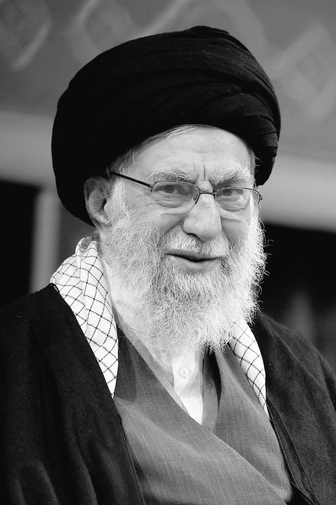 मर्द हो तो #Khamenei जैसा जिसने शहादत का जाम पीना पसंद किया मगर अमेरिका के सामने झुकना पसंद नहीं। 

ख़ुदा से दुआ है माहे रमज़ान के सदके इनकी मग़फिरत फरमाये और जन्नत में आला मुकाम अता करे। #IranWar

आज जो #America और #Israel के हाँ मैं हाँ मिला रहे हैं, उनको सोचना चाहिए?