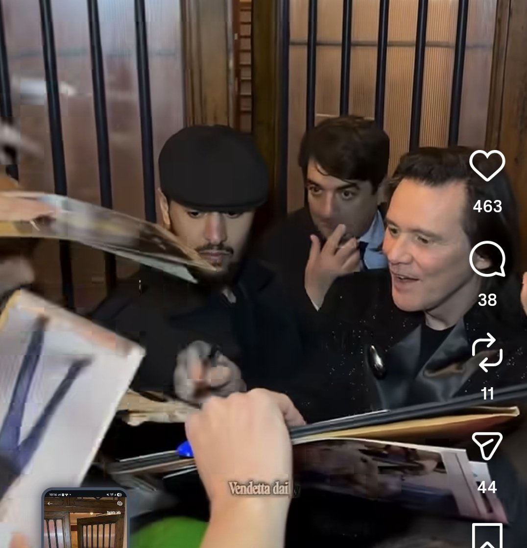 artificialFly tweet media