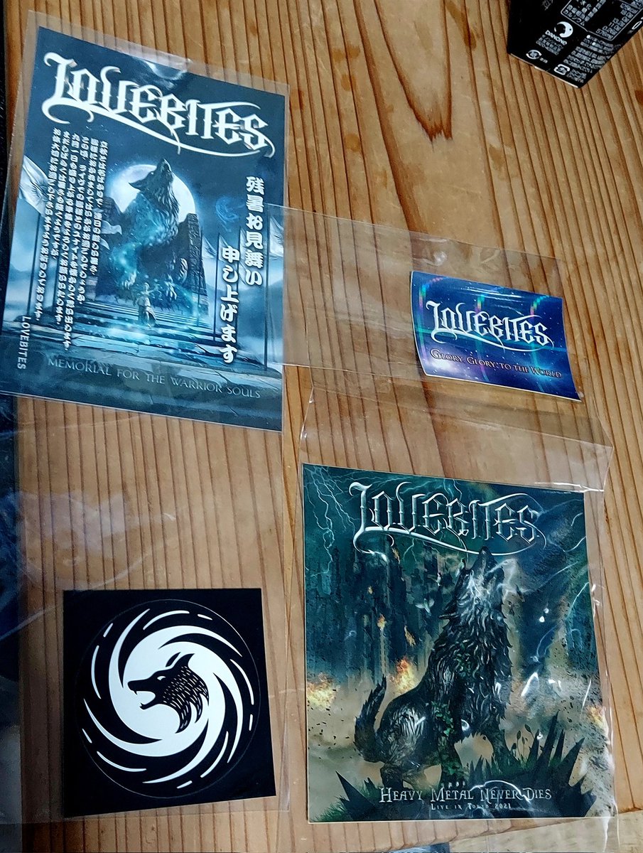 メルカリでLOVEBITESのステッカーとポストカードセットを落札しました