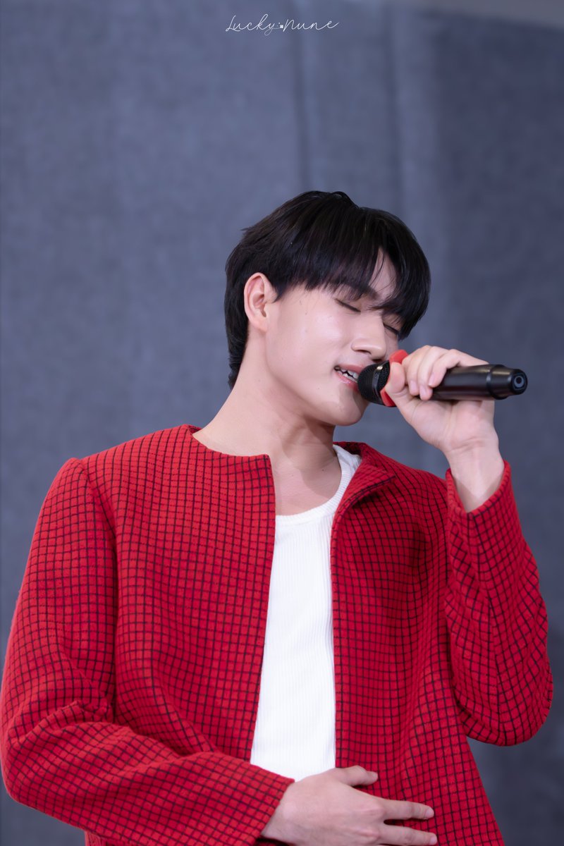 _amisas95's tweet photo. 260228 N’PUNG AT IGNITE LOVE - 2 🍞❤️
: beautiful voice. 🎶
IGNITE LOVE WITH PUNG
#IGNITExPUNG
#pungphirunwat https://t.co/DUIe7GUtQc