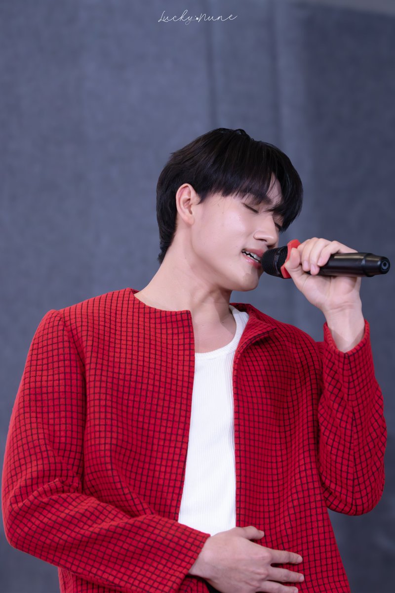 _amisas95's tweet photo. 260228 N’PUNG AT IGNITE LOVE - 2 🍞❤️
: beautiful voice. 🎶
IGNITE LOVE WITH PUNG
#IGNITExPUNG
#pungphirunwat https://t.co/DUIe7GUtQc
