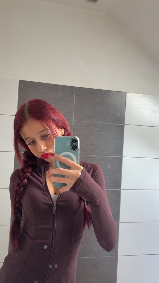 lilouphilipsxx's tweet photo. Je me trouve trop belle https://t.co/2PPHTJB2ym