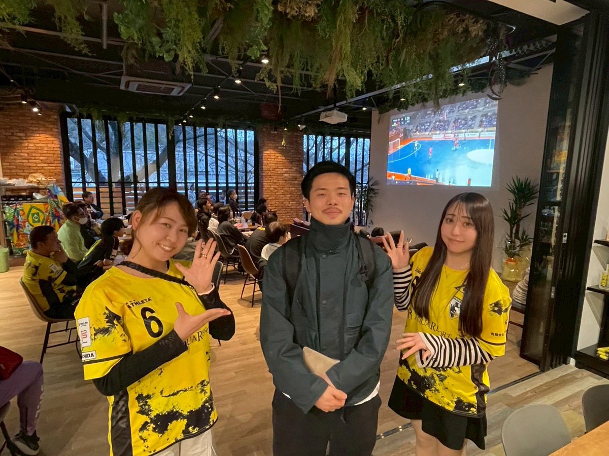 clubnavigator's tweet photo. 🇧🇷Quebom!でパブリックビューイング📺
素晴らしい勝利でした👏
会場の皆さまとパシャリ📸
#ペスカドーラ町田
#クラブナビゲーター
#Fリーグ #共闘
#INOVA
#Quebom https://t.co/d3Zhj6k38g