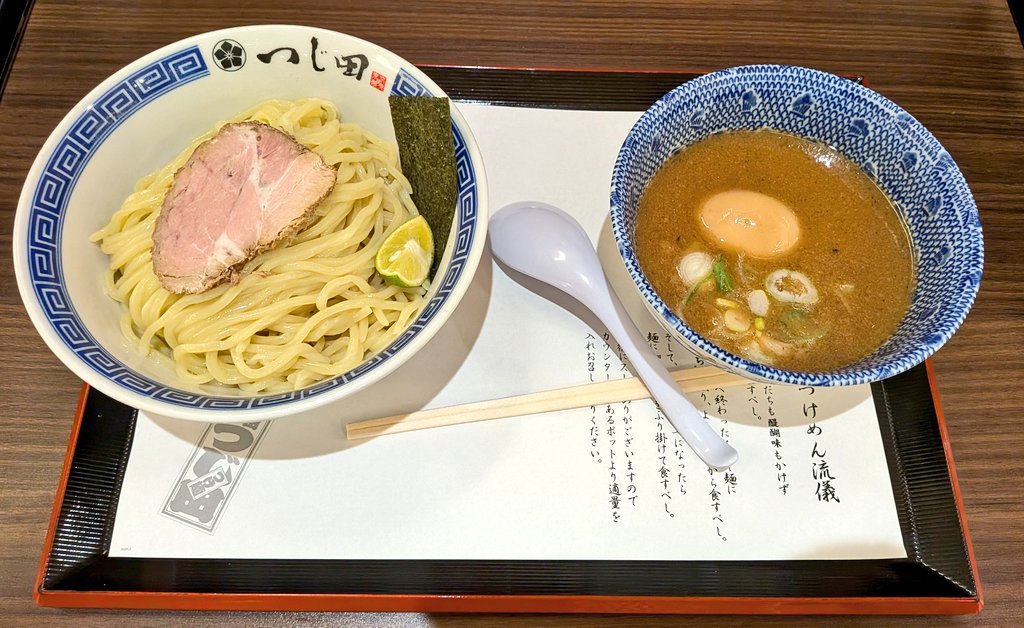 asamisidayo's tweet photo. 今週はよく頑張ったから(当社比)、自分へのご褒美につじ田来ちゃった~~~ わ~~~い！ https://t.co/hrcDchyHaI