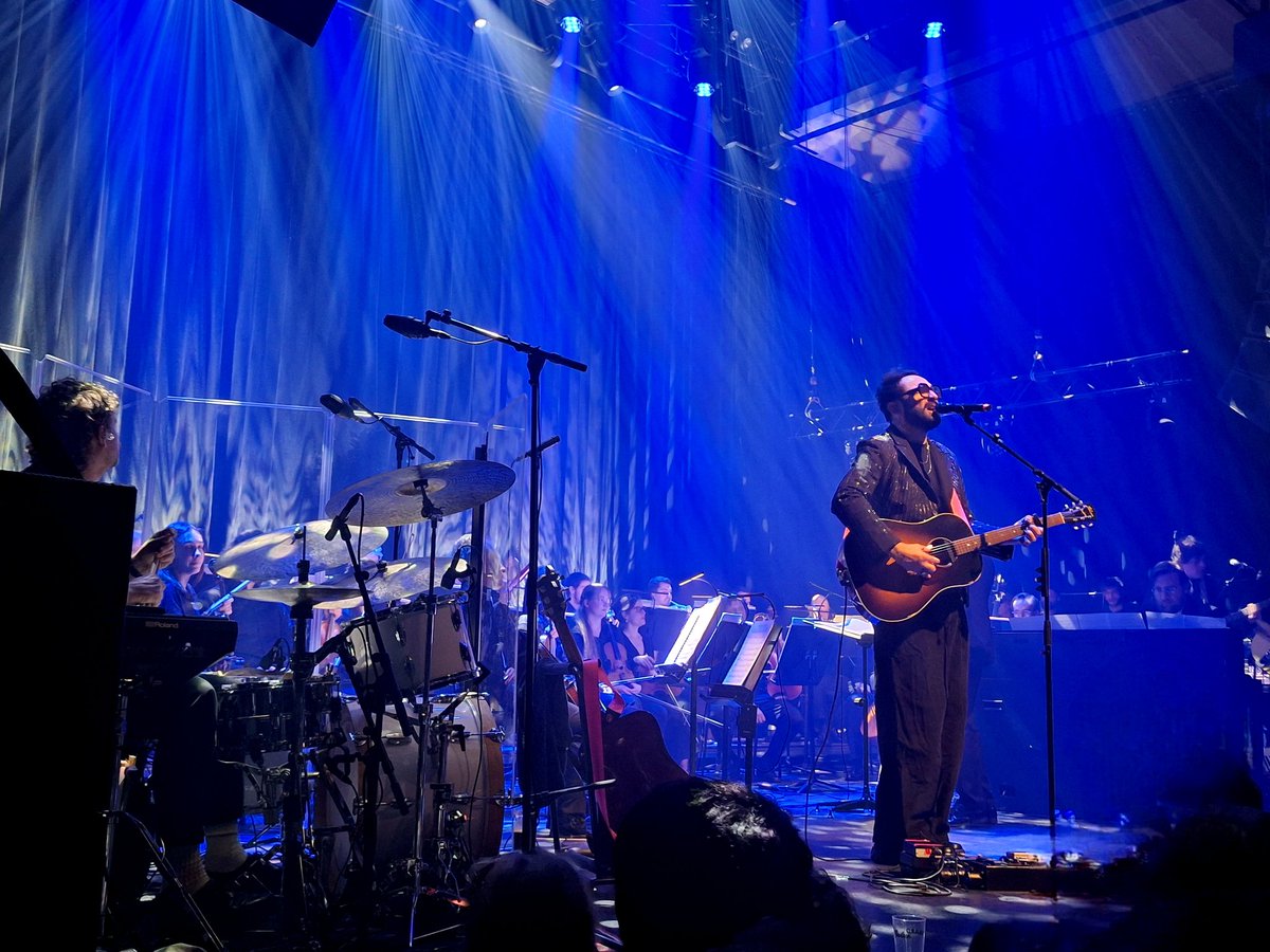MolenaarPs's tweet photo. Blaudzun met orkest in Paard. Weer eens wat anders en erg mooi. #Blaudzun https://t.co/uWo7ECSoT5