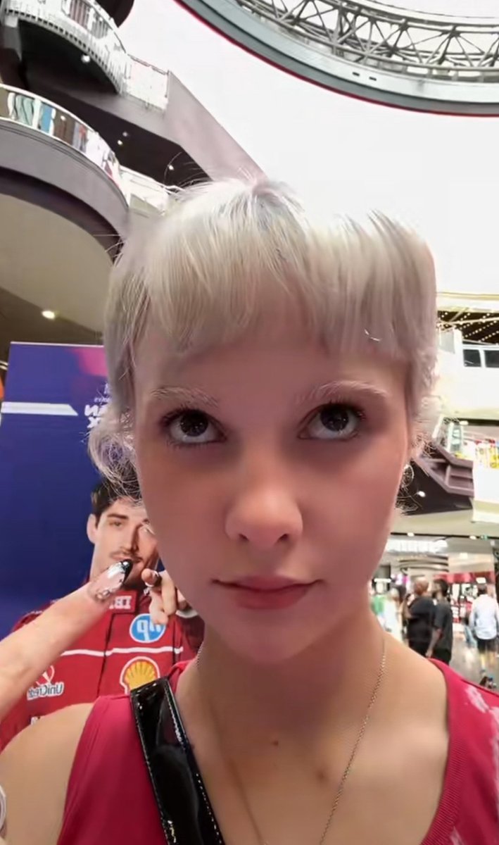 oscmega's tweet photo. she is so funny 😭😭 https://t.co/WEijvlmHv5