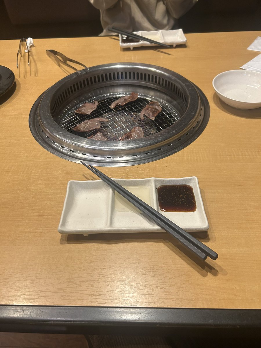 なえ助 tweet media