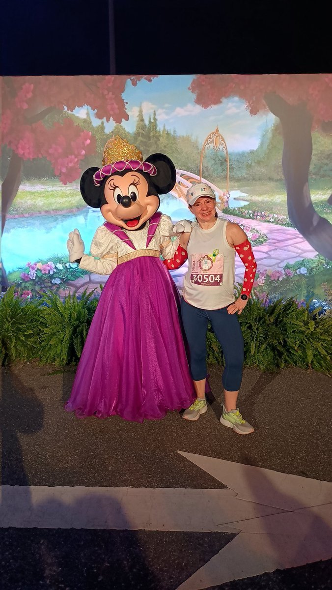 StephMaltzDC's tweet photo. Getting pumped up for @runDisney @WaltDisneyWorld #PrincessHalf with a quick pre-race Minnie pic #HappyRaceDay https://t.co/W221QzWN8M