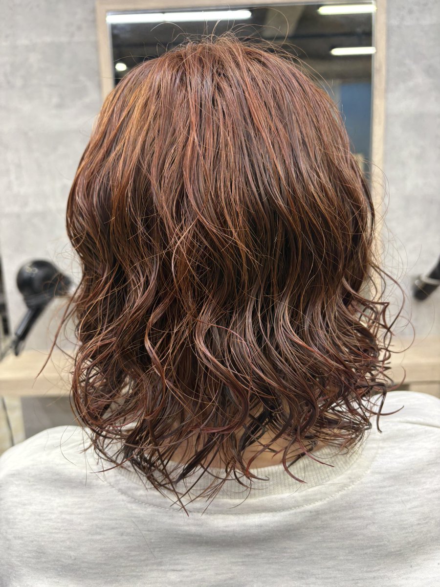 長年憧れていた髪型…！
念願の…初パーマに💇🏻‍♀️✨️

パリに向けてイメチェンしてみました❤️🇫🇷🥐

現地に着いてからヘアアイロンで髪を巻く手間が無くなったのでとっても楽ちんです🎶

たくさん褒めてくださって嬉しかった^ ܸ.  ̫ .ܸ ^