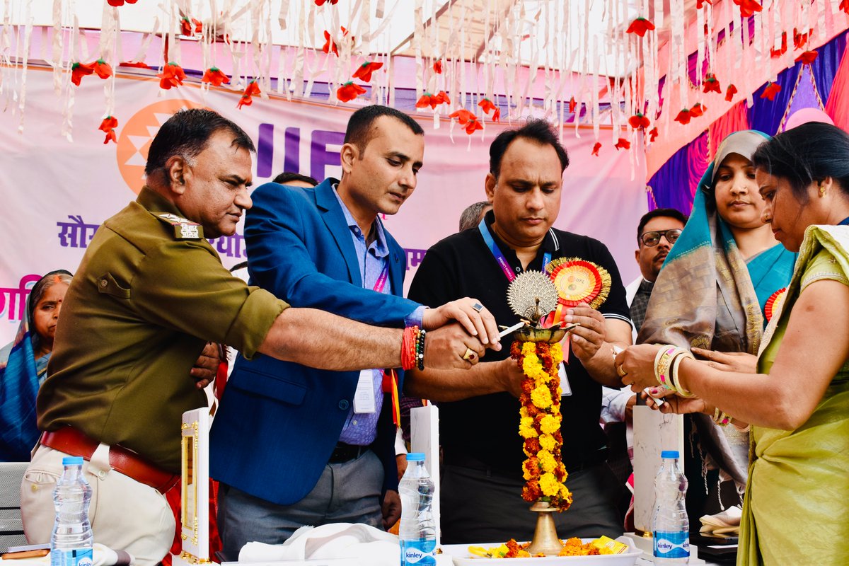 agyvs's tweet photo. 🚀 Sitamarhi Impact 🌞💡

150 solar lights &amp; 5 smart classroom panels installed — benefiting 20,000+ people and 3,000+ students.

Supported by @IIFL_Samasta implemented by AGYVS. 🌱✨

#CSR #SolarEnergy #DigitalEducation #Bihar https://t.co/KsIsKbqe03
