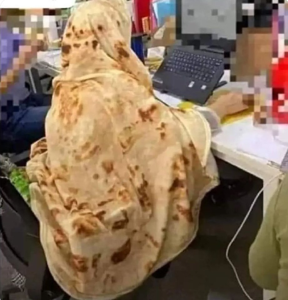 BinaryProZeshan's tweet photo. Is Mohtarma Ki Chadar Sach Me Roti Jesi Hai Ya Mujhe Roza Lag Raha Hai ? https://t.co/UARsNorbUt