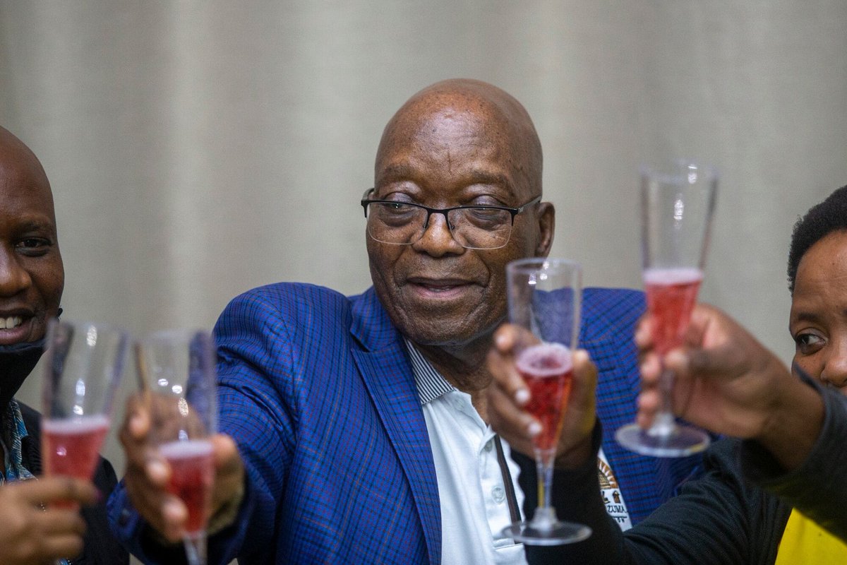 eck_centric's tweet photo. @MzwaneleManyi @helenzille You mean like this?? https://t.co/vLPaUAhz3M
