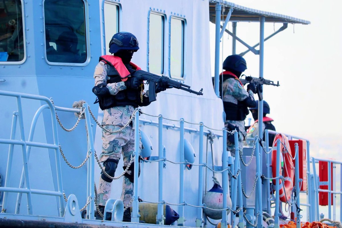GCDJIb's tweet photo. La Garde-Côtes Djiboutienne a mené récemment un exercice de démonstration en mer visant à mettre en valeur ses capacités opérationnelles et à renforcer la préparation de ses unités face aux situations d’urgence maritime. https://t.co/uj0kB5Gxn1