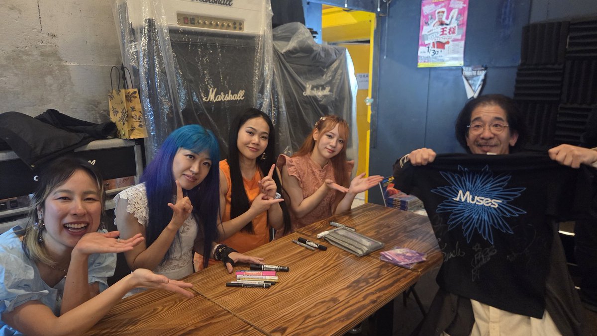 goro_FB_39's tweet photo. 昨日、MusesのLiveを聴いてきた
パワフルな演奏でめっちゃカッコ良かった

スペシャルゲストのMALTAが足元が覚束ないぐらいの年なのにソロになるとバシっとキメるのがカッコい良かった

Tシャツ買って全員のサイン貰ったので、次行く時は着て行きます

#Muses Live
#スペシャルゲスト MALTA(Sax) https://t.co/Nc4zItUQbA