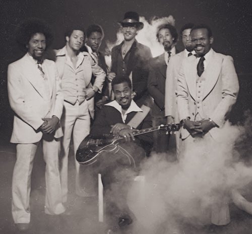 olskooljam's tweet image. DCのChuck Brownって本当改めて偉大なミュージシャンだったなと思います

伝記の出たTeddy RileyのNJS構造もそうですし例えばゴールデンエラのHipHopでも宝庫であるこの曲とか無くしてRakimやNice &amp;amp; Smoothも何もない訳です

#ChuckBrown #SoulSearchers
#Funk #GoGo #Sampling