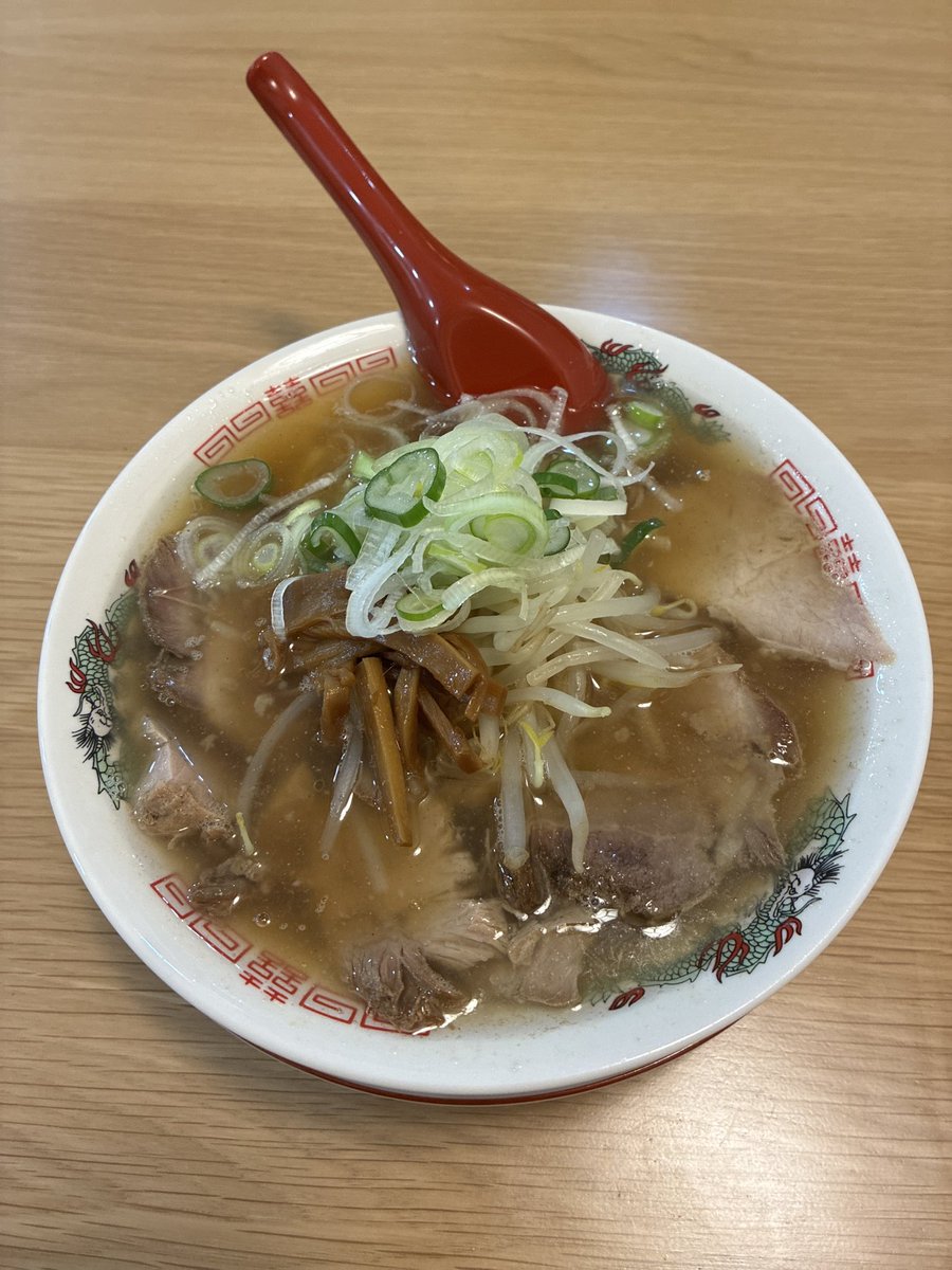 morishige68's tweet photo. 本日オープンの、のぞいちさんで朝ラー😊
8時半頃伺ったらお客さんが1人、私の後にも1人。
落ち着いた雰囲気の中「中華そば850円」をいただいて来ました。
美味しい朝ラーのお店が増えて嬉しいですね。
ごちそうさまでした♪

#秋田市ラーメン 
#のぞいち https://t.co/mRXUl2E21E