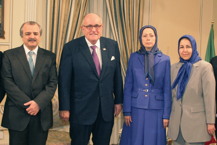 hanifbali's tweet photo. Rudy Giuliani får sedan länge betalt av Folkets Mujahedin (MEK). En islamistisk shiakopia på Nordkorea.

MEK är svinrika sedan 90-talet då de fick ansvaret för Saddams oljesmuggling efter sanktionerna mot Irak. https://t.co/Pj6fwYSqa0