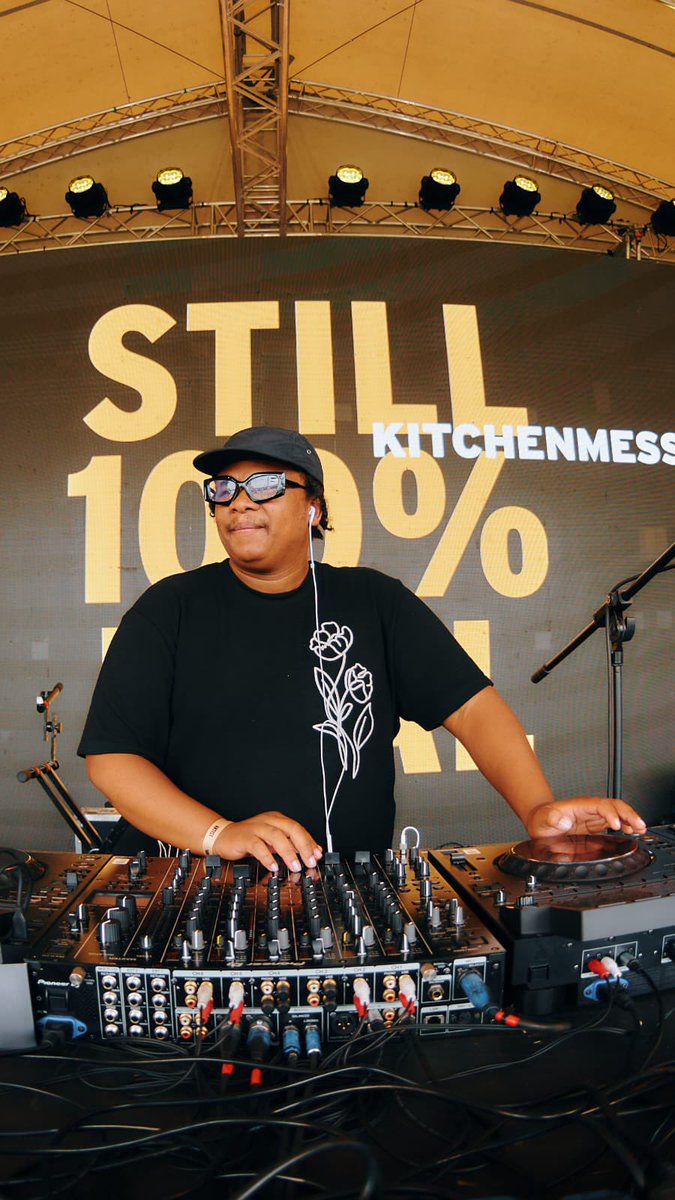 Can we talk about the Lineup <a href="/WindhoekBeer_SA/">Windhoek Beer SA</a> had at the #TheRealFoodMarket? 

The MC’s <a href="/DALiii_Danger/">Dali Monageng</a> &amp; Zanele kept us entertained. 

The performances by Elaine and Kitchen mess sealed it off for me! 😭🙌🏾 #WindhoekBeerSA 
#RealBeerRealFood 
#100Real