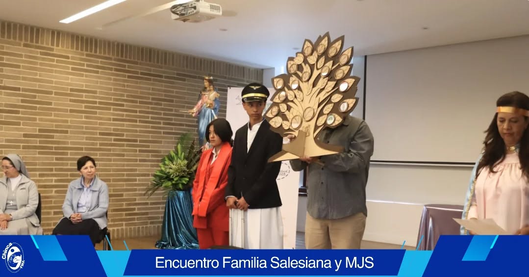SAGRADOSHHSSCC's tweet photo. 🎬La Hna Emma Vino y la Sra Marlencita, consagrada en el MSPLV., participaron del encuentro fraterno de la Familia Salesiana de Bogotá con Sor Marta Riccioli - Consejera Visitadora General de las Hijas de María Auxiliadora. 
#Variara
#HHSSCC 

😊 https://t.co/pOF1AoNVHD