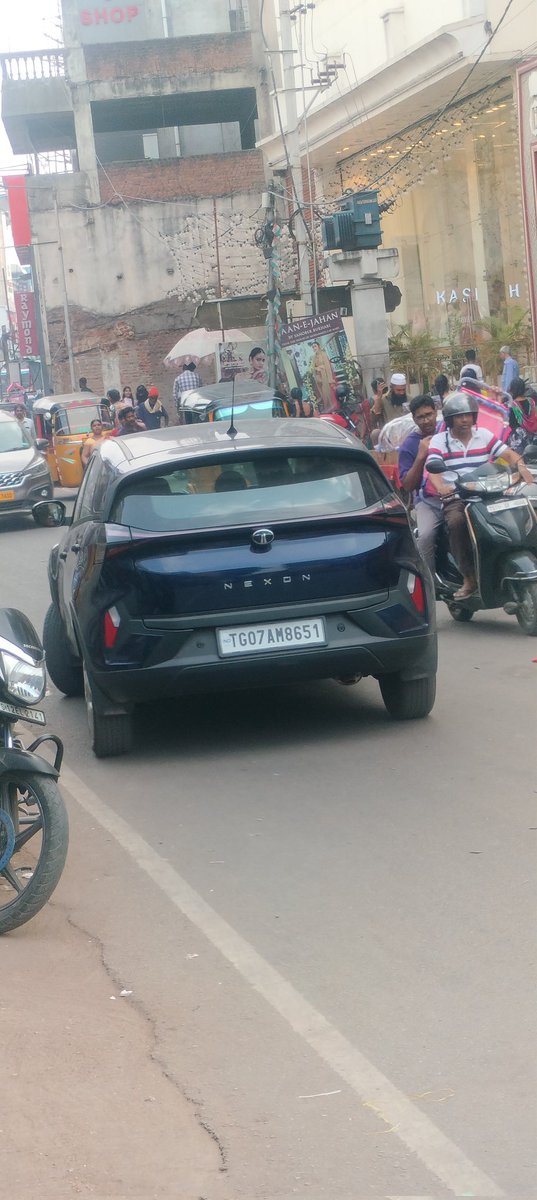 CITIZEN_POLIZE's tweet photo. @hydcitypolice @HYDTP 
The Car Drivers Were Drove Very Rash And Hit In A Wrong Route 
#Worng_Side_Driving
#Disobedience_Of_Order
Vehicle Num:- TG 07 AM 8651
Location:- Dehli Darwaza, Nayapul Rd, 
Time:- 02:55 Hrs
Date:- 01/Mar/2026 https://t.co/zKNi0OwDeS