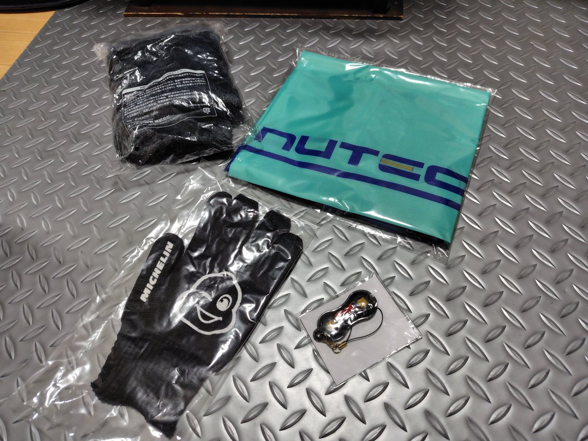 改めて報告。

キャノンボールX
ボーラーぱにっくクラス
ヒート1が2位、ヒート2が3位

総合3位で念願のキャノンボール表彰台に立てました！速いバイクが少なかったので🤣

ゴプロ撮れてないし帰路はｽｲﾏｰに襲われるし色々噛み合ってない中、転倒なく表彰台は幸運以外に無いね
#キャノンボールX