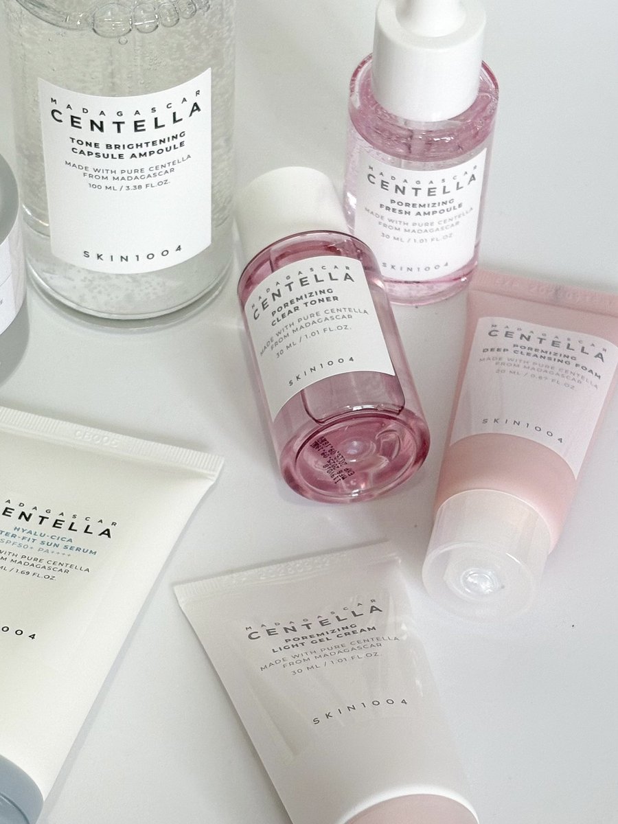 SKIN1004 Poremizing Travel Kit cocok buat kalian yang ada rencana traveling dalam waktu panjang. Moisture &amp; soothe boosting products.

Isinya ada 4 pcs lengkap (fw, toner, ampoule, cream) tinggal tambah sunscreen and you’re ready to go!

🛍️ s.shopee.co.id/6KzMiXfU1R