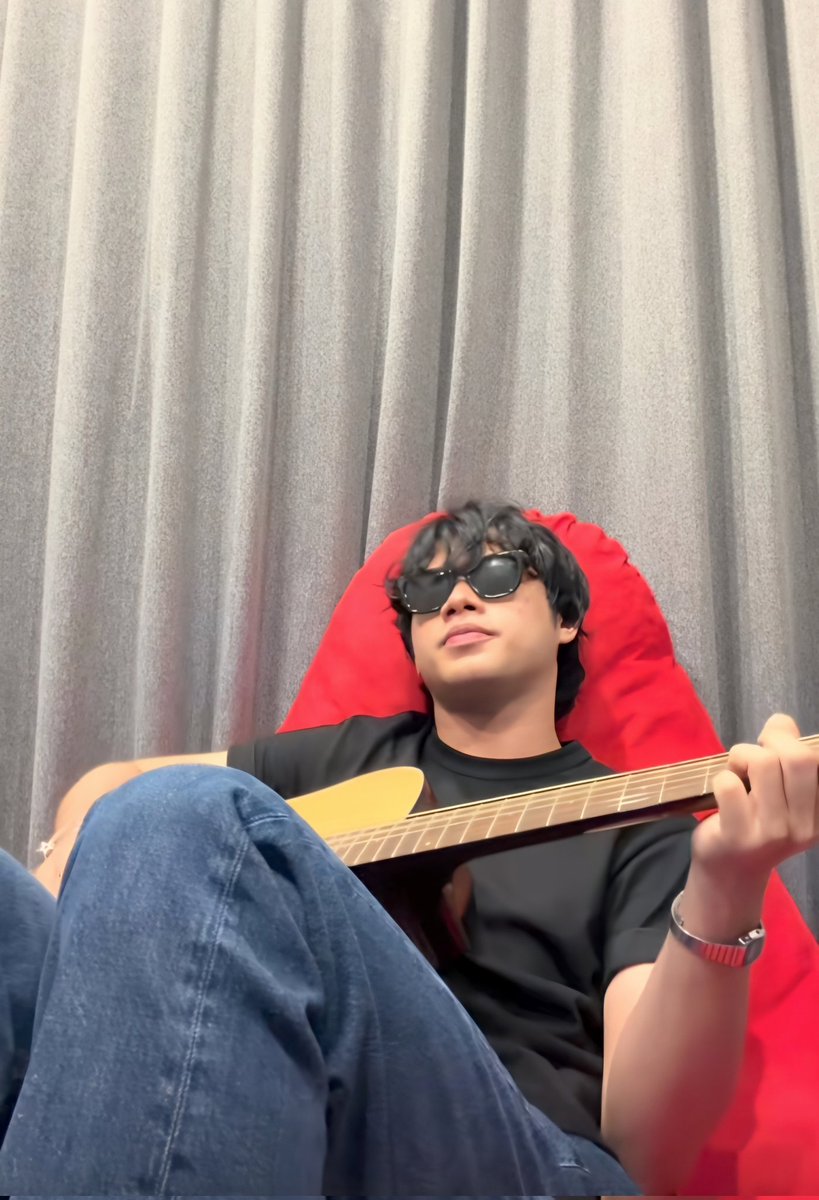 Rambutnya lucuuu wkwkwk