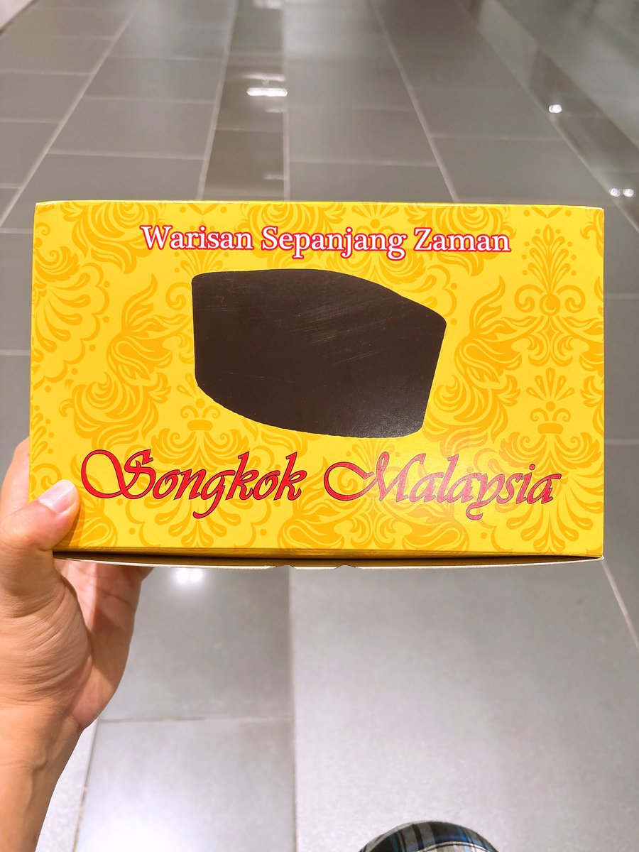 azheem2000's tweet photo. Songkok Malaysia. Good quality. Affordable. Dari Melawati Mall, dapat jumpa lepas beli iftar kat bazar sebelah. https://t.co/44JCyhYpnk