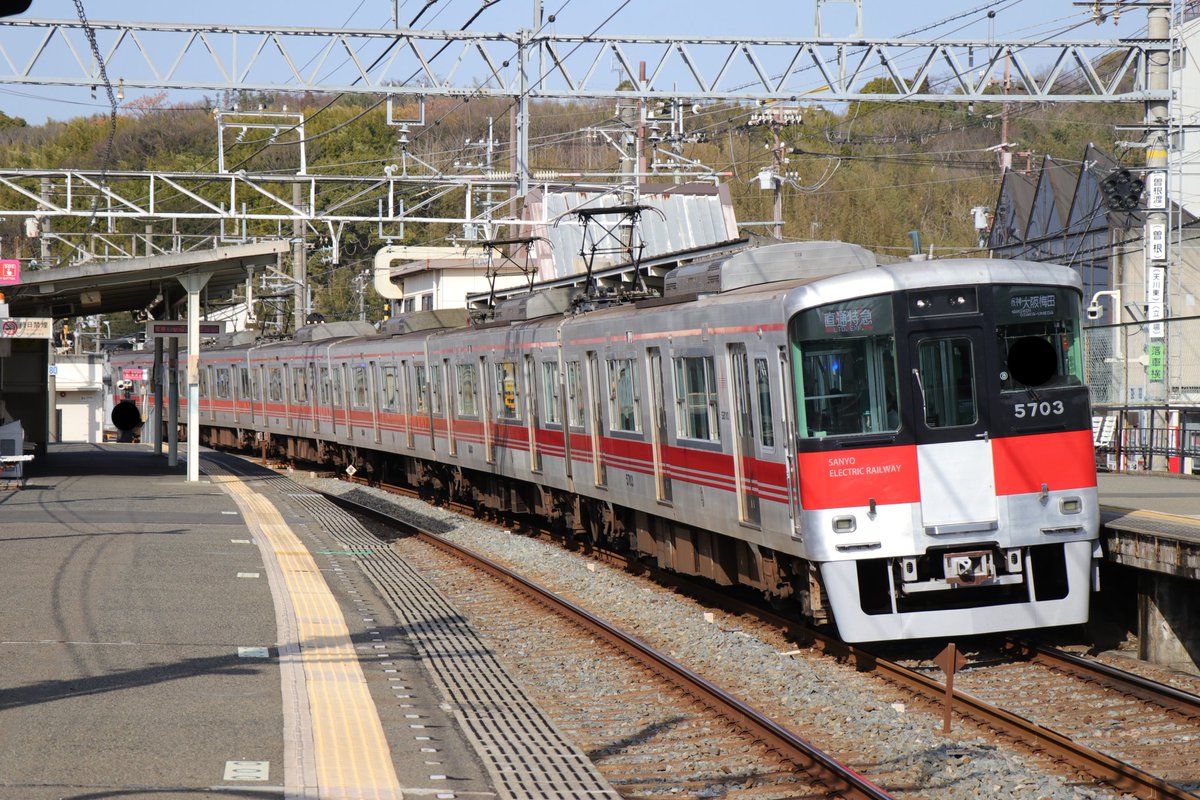 src_seals06's tweet photo. 帰り道、山陽曽根駅に寄って撮影。
普段と違う立ち位置で撮影してみましたが結構気に入ってます。 https://t.co/I41juNZm7o