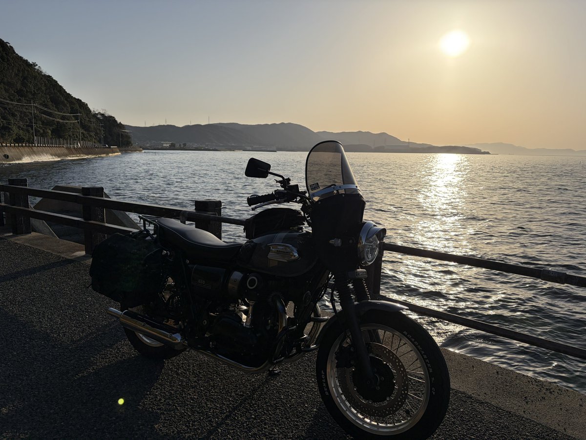 SlowLifeAndRide's tweet photo. 今日は、お花見🌸ツーリングからの雑賀崎アマルフィ、海岸沿いを走ってきました😊
短距離でしたが、ポカポカ陽気で春を感じることが出来ました☺️
最近は、乗れる機会が少なくなってますが、これからもダブハチ君を大事に楽しく走って行きたいです😁
#w800 #バイク好きと繋がりたい https://t.co/FBEZCaINTM