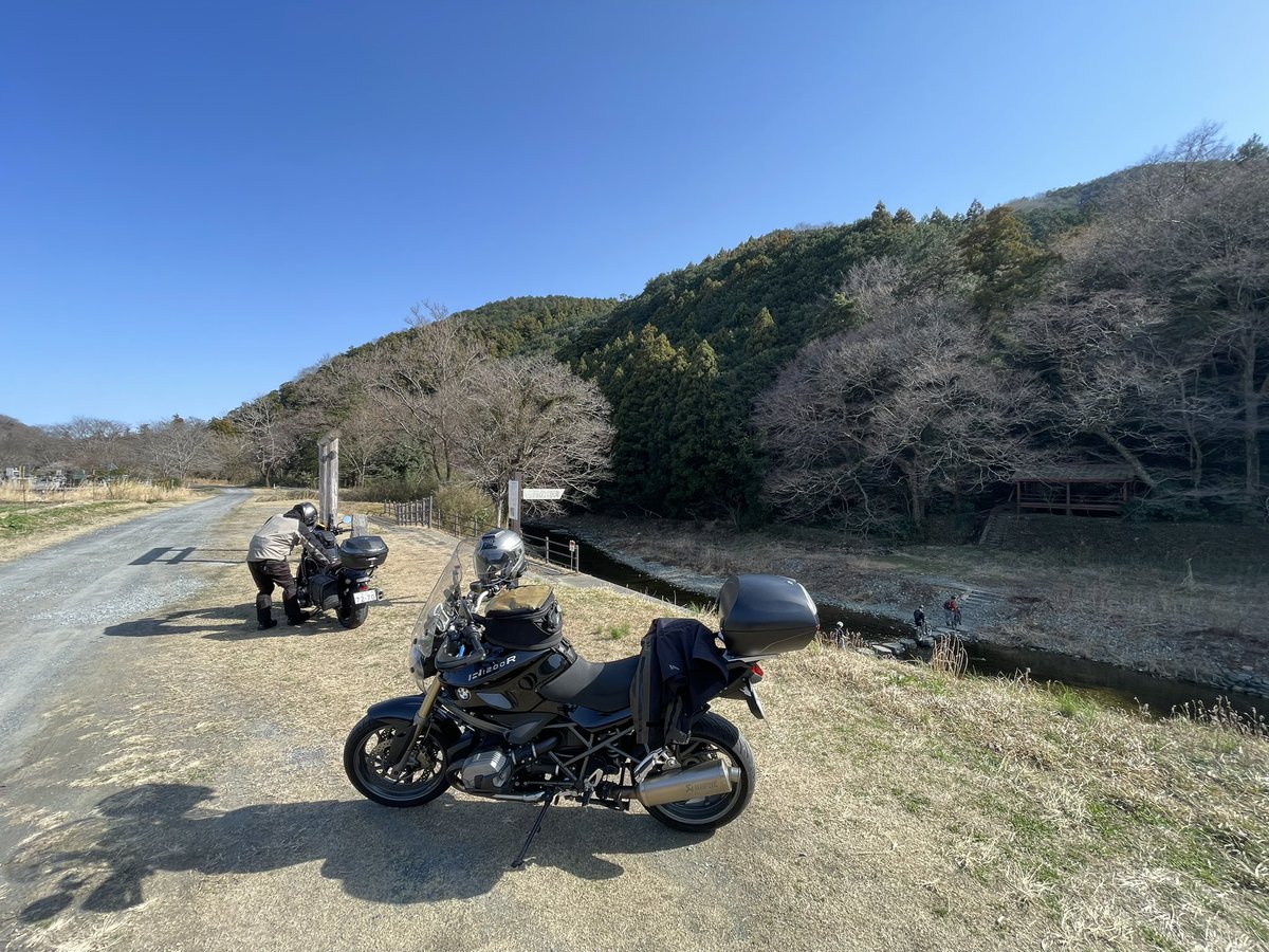 kuuga48's tweet photo. お互い花粉症🤧なんで身構えているが、インカム越しのくしゃみはびっくらこいてエンストしそうになるわw https://t.co/Vv1S8SBg5E