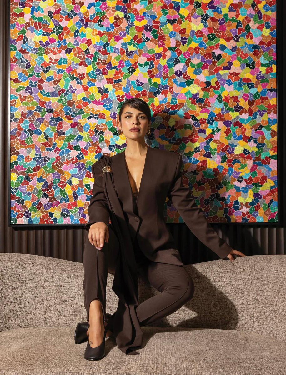 “Halef”in Yıldız’ı Biran Damla Yılmaz, bir resmini Koruncuk Vakfı’na bağışladı
🔷Oyunculuğun yanı sıra resim yeteneğiyle de dikkat çeken “Halef” dizisinin "Yıldız"ı Biran Damla Yılmaz, yaptığı bir resmi Koruncuk Vakfı’na bağışladı. 
🔷Başarılı oyuncunun resmi önümüzdeki hafta