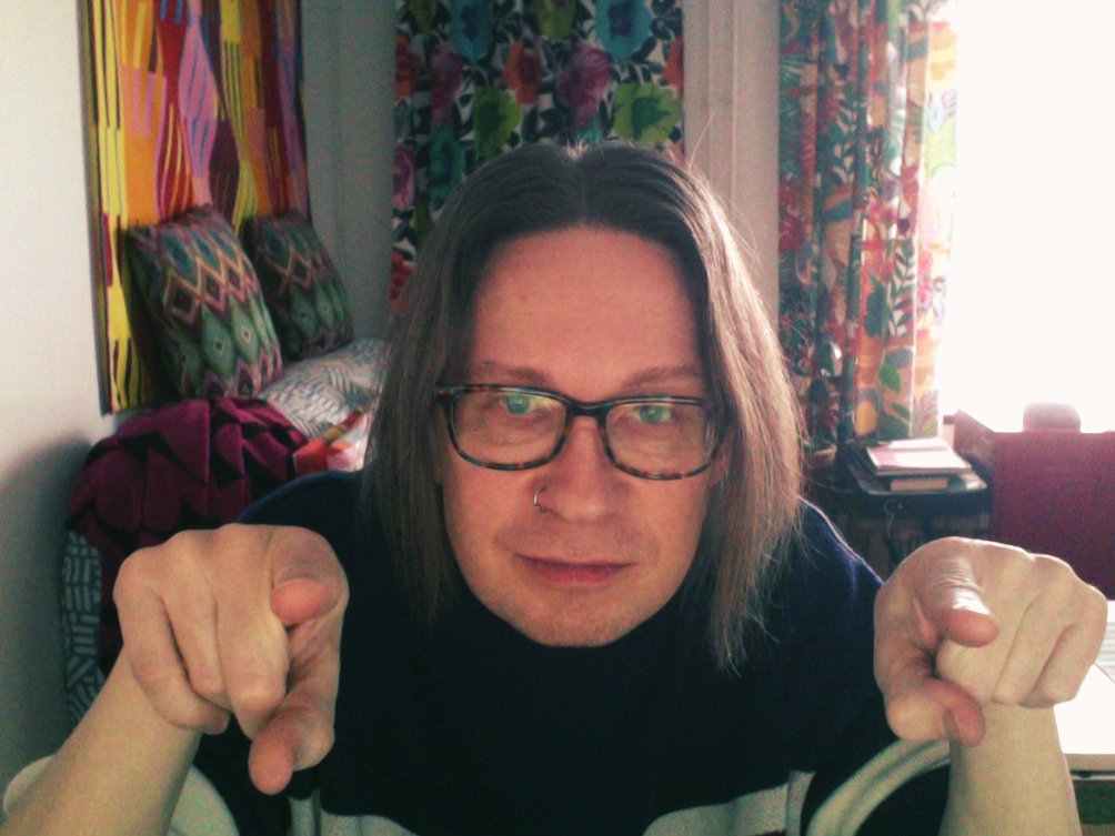 rebelmusicae's tweet photo. Rebelin ensimmäinen &amp; ehkä viimeinenkin deittiteksti-idea: kuvailla itseäni ilmauksella "šärmikäs mies". Siis olen hyvinkin särmikäs tyyppi, mutta elän toivossa, että elämäni nainen ("tyttelö") aistii juuri siinä särmikkyydessä huikeaa charmia. #xinder #kevätkiima #deittihommat https://t.co/7F0NI69U8h