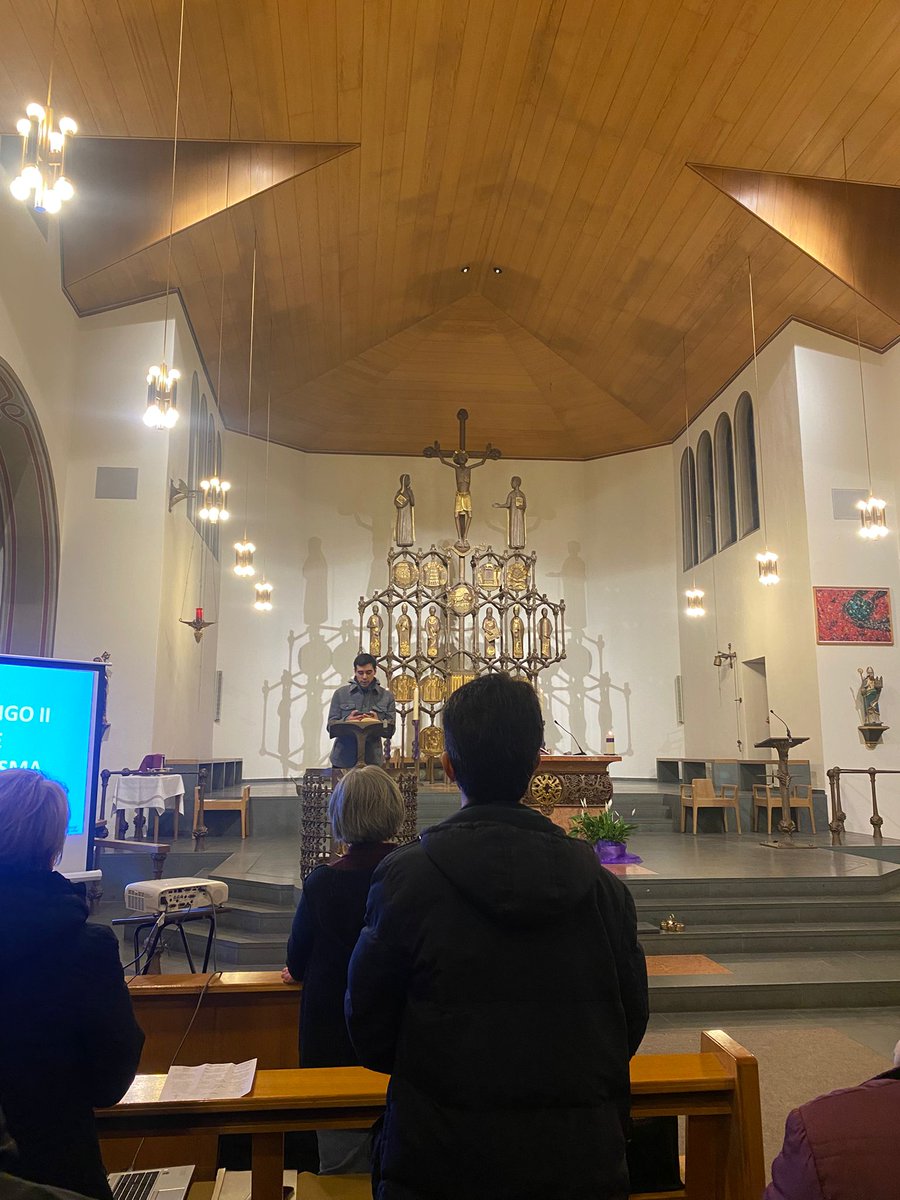 EMVE2012's tweet photo. Ayer arrancó la Etapa de Revitalización de la #MisiónParroquial de la Comunidad Católica de lengua española en Dortmund: reunión con Confirmación, exposición del Santísimo, Eucaristía Misionera de Envío y formación misionera 
#EIE #EMVE https://t.co/pTnQWOMKDv
