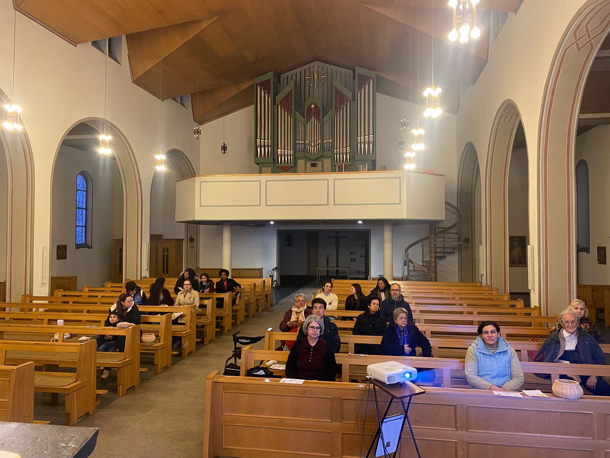 Ayer arrancó la Etapa de Revitalización de la #MisiónParroquial de la Comunidad Católica de lengua española en Dortmund: reunión con Confirmación, exposición del Santísimo, Eucaristía Misionera de Envío y formación misionera 
#EIE #EMVE