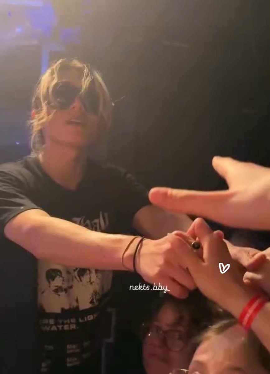 myoddeyes's tweet photo. also i just got the video of sangwoo holding my hand hello 😦😦 

#JUSTB #AquaHalo_Warsaw
#AquaHalo #KpopInEurope
@JUSTB_Official @JUSTB_twt https://t.co/uMOAkiuezL