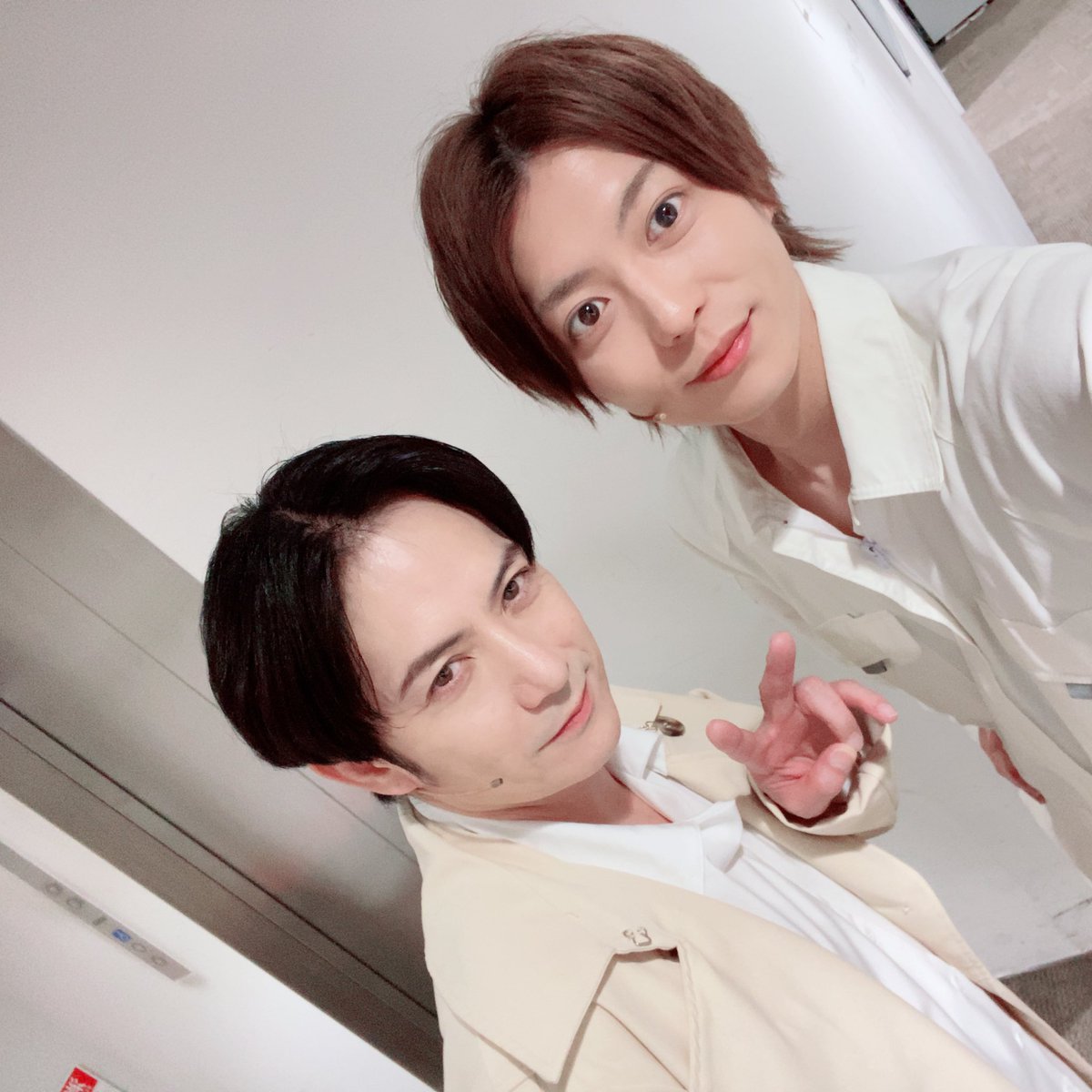 yuho_18_matsui's tweet photo. 絵本朗読LIVE「星の王子さま」
全公演届けることができました。

世界中の人に愛されている作品に触れることができて幸せでした。
朗読劇っていいですよね。

佐藤アツヒロさんともご一緒できて光栄でした。
しおん君とも写真撮れました🤳

ありがとうございました！！
#星の王子さま https://t.co/XQnpxygsKK